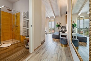 Shower, hair dryer, towels - Apartment "Cavalino Boutique 2" with Lake View, Terrace & Wi-Fi (Cavaion Veronese)