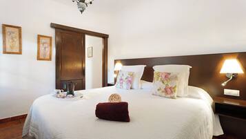 2 slaapkamers, een strijkplank/strijkijzer, gratis wifi, beddengoed