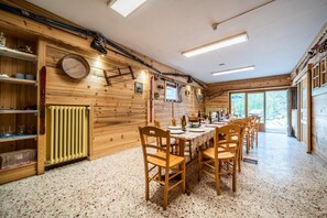 Dining - Apartment 'Coeur De Charmy' with Mountain View, Private Terrace and Wi-Fi (Abondance)