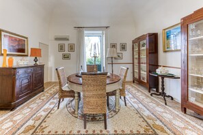 Dining - Villa 'Luisa' with Sea View, Wi-Fi and Air Conditioning (Leuca)