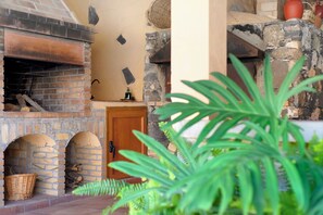 Property grounds - Holiday Home "Casa Las Toscas" with Mountain Views, Pool and Wi-Fi (Ingenio)