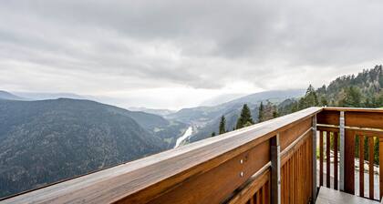 Apartment "Maurerhof Abendrot" with Mountain View, Private Terrace & Wi-Fi