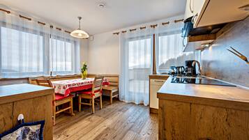 Kühlschrank, Ofen, Herdplatte, Geschirrspüler