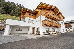 Exterior - Apartment "Maurerhof Abendrot" with Mountain View, Private Terrace & Wi-Fi (Vandoies)