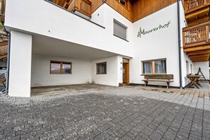 Exterior - Apartment "Maurerhof Abendrot" with Mountain View, Private Terrace & Wi-Fi (Vandoies)