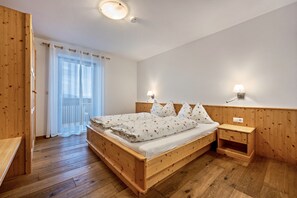 2 bedrooms, iron/ironing board, free WiFi, bed sheets - Apartment "Maurerhof Abendrot" with Mountain View, Private Terrace & Wi-Fi (Vandoies)