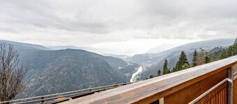 Appartement "Maurerhof Morgenrot" avec vue sur les montagnes, balcon privé et Wi-Fi.