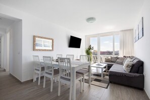 Dining - Holiday Home "Helieta" with Mountain Views, Private Terrace and Wi-Fi (Puerto del Rosario)