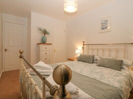 Cottage | 3 bedrooms, individually decorated, individually furnished, free WiFi