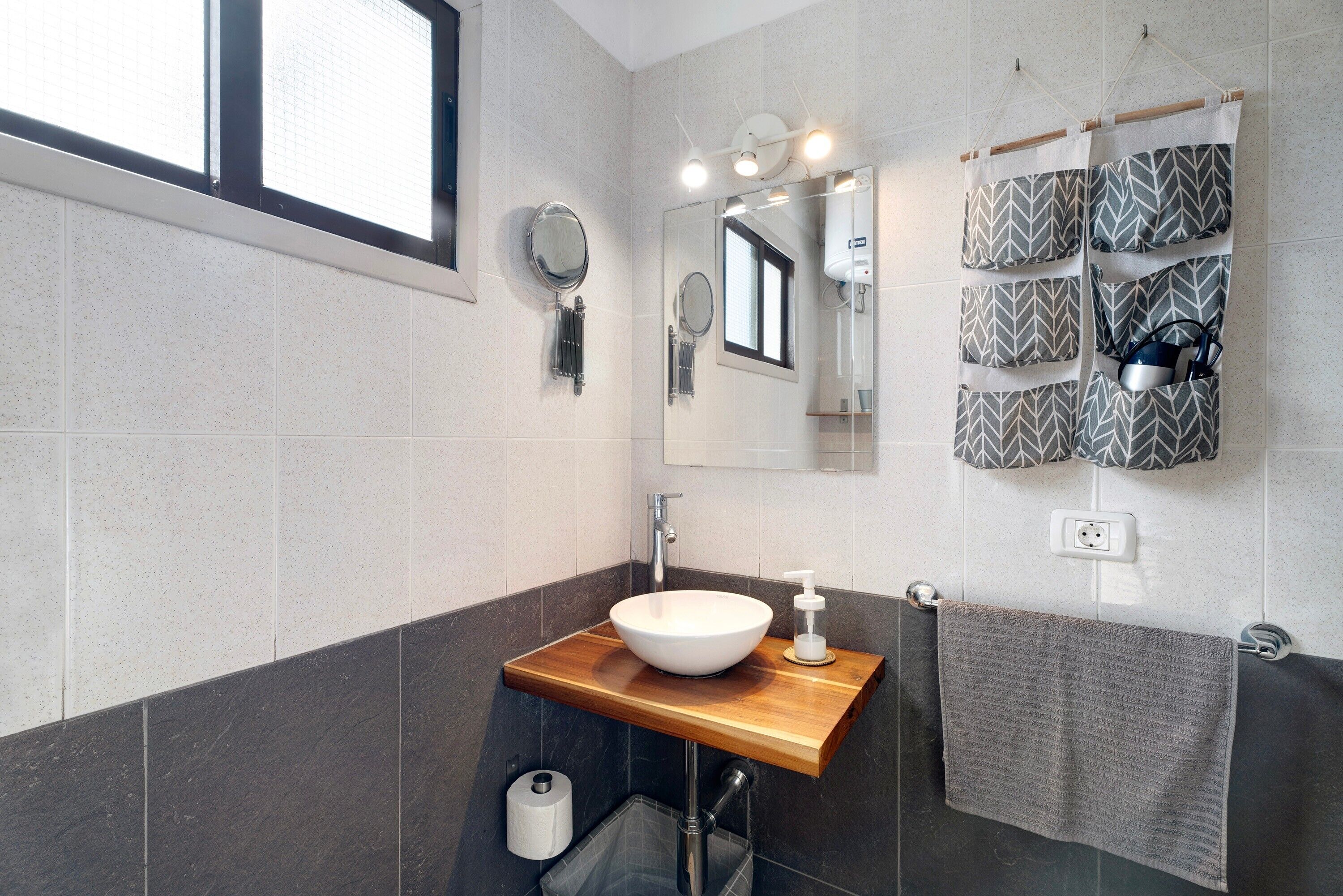 Bruser, hårtørrer, håndklæder