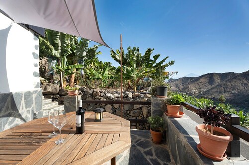 Holiday Home "Casa Tajaraste 1" with Sea & Mountain Views, Private Terraces, Wi-Fi