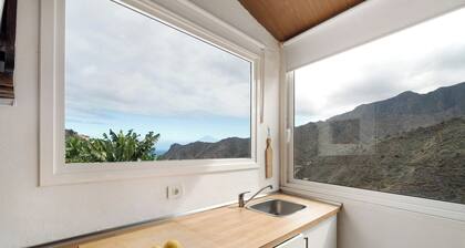 Ferienhaus "Tajaraste 2" mit Blick auf das Meer und die Berge, private Terrassen und WLAN
