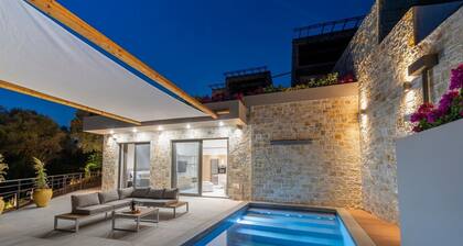 Villa "Suite Erifilli" with Sea View, Private Pool & Wi-Fi