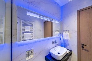 Suihku, hiustenkuivaaja