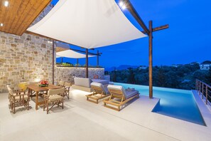 Outdoor dining - Villa "Ino" with Sea View, Private Pool & Wi-Fi (Meganisi)
