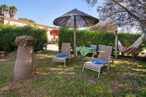Outdoor dining - Vacation Home "Arcadia T3" with Private Pool, 2 Terraces & Wi-Fi (São Bartolomeu de Messines)