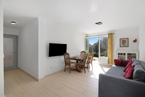Interior - Vacation Home "Arcadia T3" with Private Pool, 2 Terraces & Wi-Fi (São Bartolomeu de Messines)