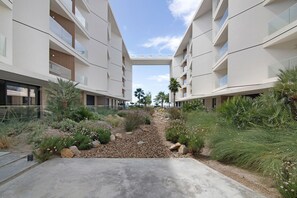 Property grounds - Apartment "Mare Nostrum" with Sea View, Shared Pool & Wi-Fi (Olhão)