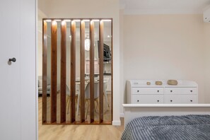 2 chambres, fer et planche à repasser, Wi-Fi gratuit, draps fournis