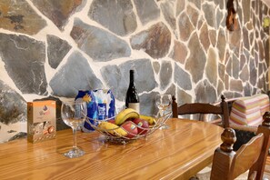 Dining - Holiday Apartment 'Mario' with Mountain Views, Wi-Fi and Air Conditioning (La Laguna)