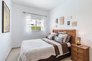 2 bedrooms, iron/ironing board, free WiFi, bed sheets - Villa 'La Torre Lenguado' with Private Pool, Wi-Fi and Air Conditioning (Torre Pacheco)