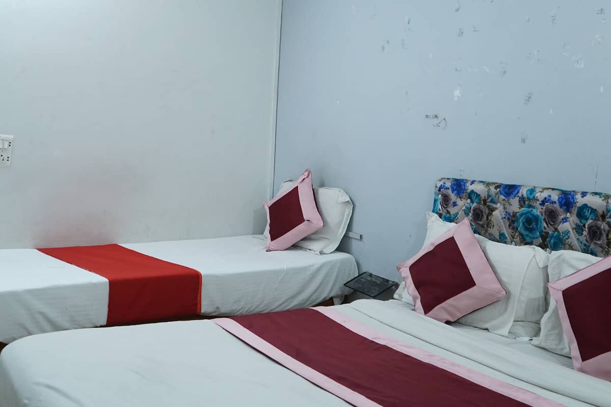 Deluxe Double Room | Free WiFi, bed sheets