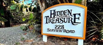 Hidden Treasure & Guest House by Grand Cayman Villas