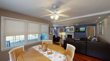 House, 5 Bedrooms | Dining