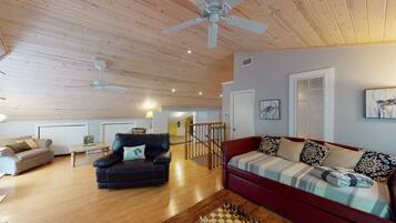 House, 5 Bedrooms | Interior