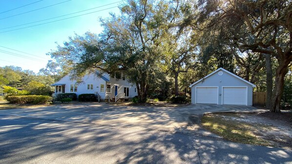 House, 4 Bedrooms | Property grounds
