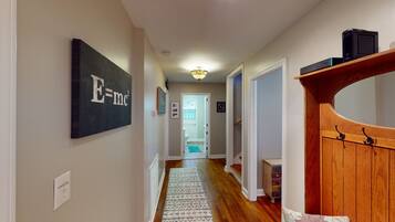 House, 5 Bedrooms | Interior