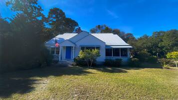 House, 5 Bedrooms | Exterior