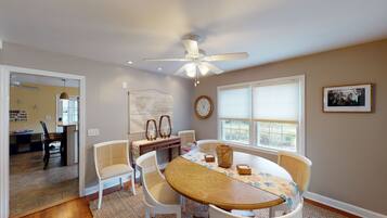 House, 5 Bedrooms | Dining