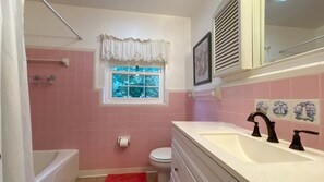 Bathroom - Heron Cottage 3 Bedroom Home (Jekyll Island)