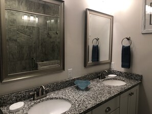 Townhome, 3 Bedrooms | Bathroom | Towels - Honu Kai 3 Bedroom Townhouse (Jekyll Island)