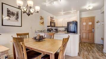Condo, 1 Bedroom | Dining
