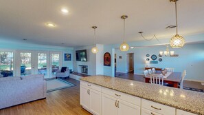 Casa, 4 habitaciones | Restaurantes