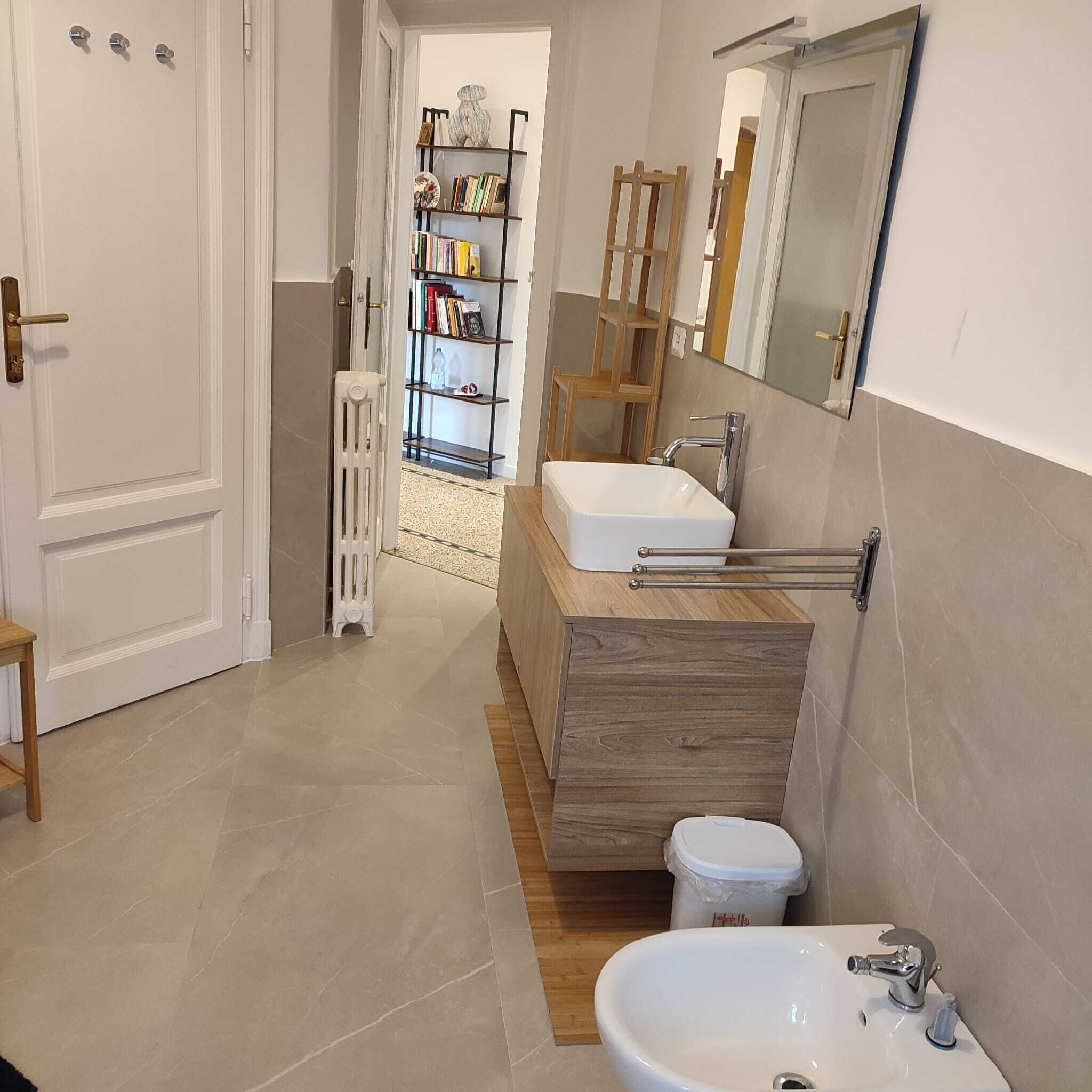 Dusche, Haartrockner, Bidet, Handtücher