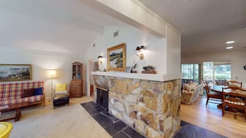 House, 3 Bedrooms | Living area | Smart TV