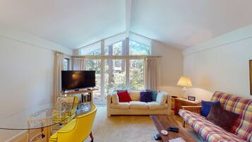 House, 3 Bedrooms | Living area | Smart TV