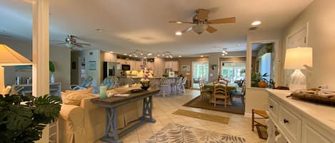 House, 3 Bedrooms | Private kitchen | Fridge, oven, coffee/tea maker, toaster