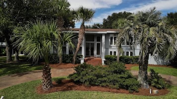 House, 4 Bedrooms | Exterior