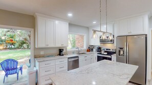 House, 4 Bedrooms | Private kitchen | Fridge, oven, coffee/tea maker, toaster