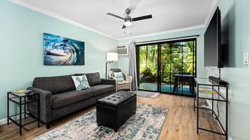 Condo, 2 Bedrooms | Living area