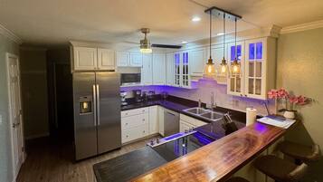Condo, 2 Bedrooms | Private kitchen