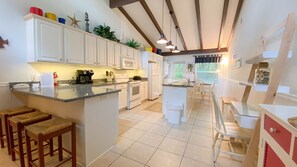 Duplex, 2 Bedrooms | Private kitchen | Fridge, oven, coffee/tea maker, toaster