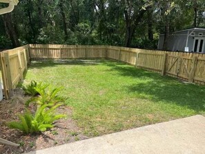 Duplex, 2 Bedrooms | Property grounds