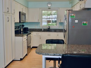 House, 3 Bedrooms | Private kitchen | Fridge, oven, coffee/tea maker, toaster