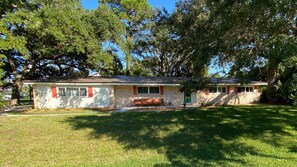 Nhà, 4 phòng ngủ | Ngoại thất