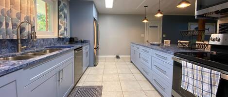 House, 4 Bedrooms | Private kitchen | Fridge, oven, coffee/tea maker, toaster